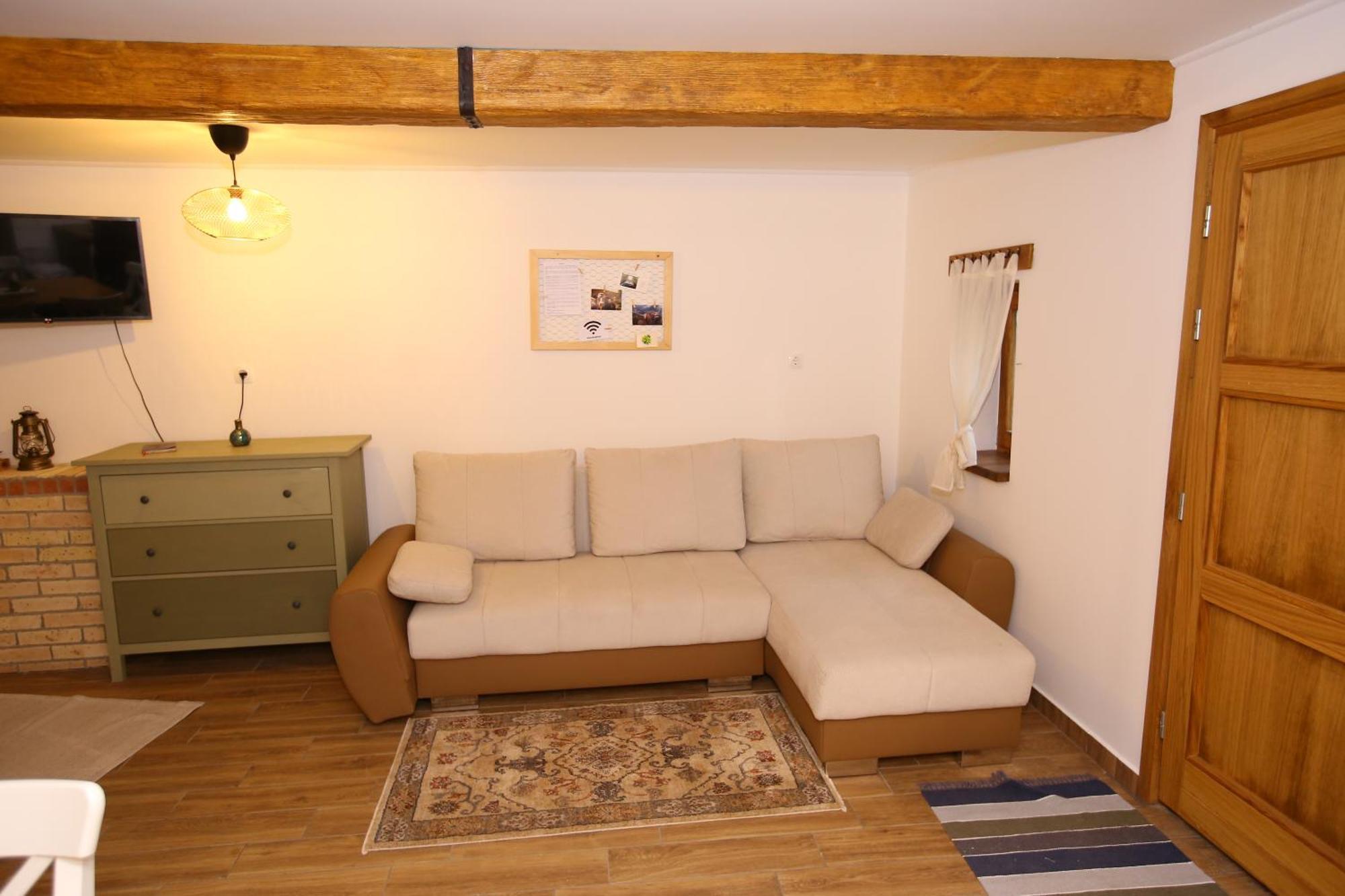 Goher Pince Es Vendeghaz Apartment Csaszartoltes Exterior photo